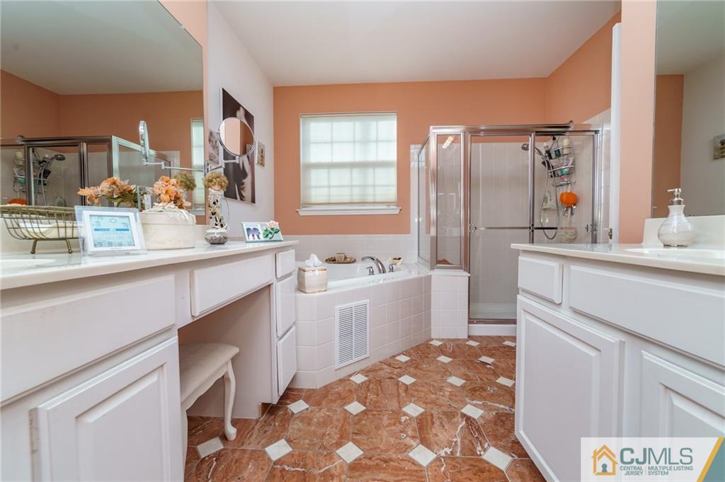44 Pebble Creek Road Dayton, NJ 08810 - Photo 17 of 28 Gallery Image 17