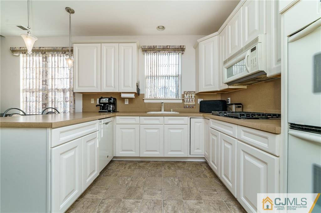 44 Pebble Creek Road Dayton, NJ 08810 - Photo 10 of 28 Gallery Image 10