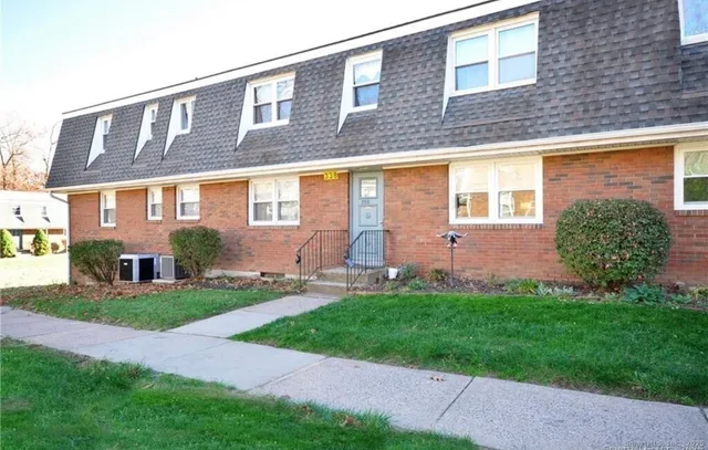 $1,500 | 338 Dunfey Lane, Unit D, Windsor, CT 06095