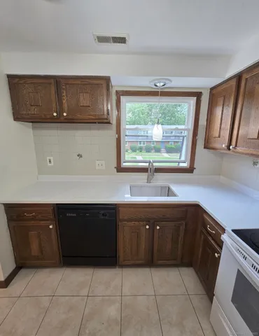 $1,500 | 338 Dunfey Lane, Unit D, Windsor, CT 06095