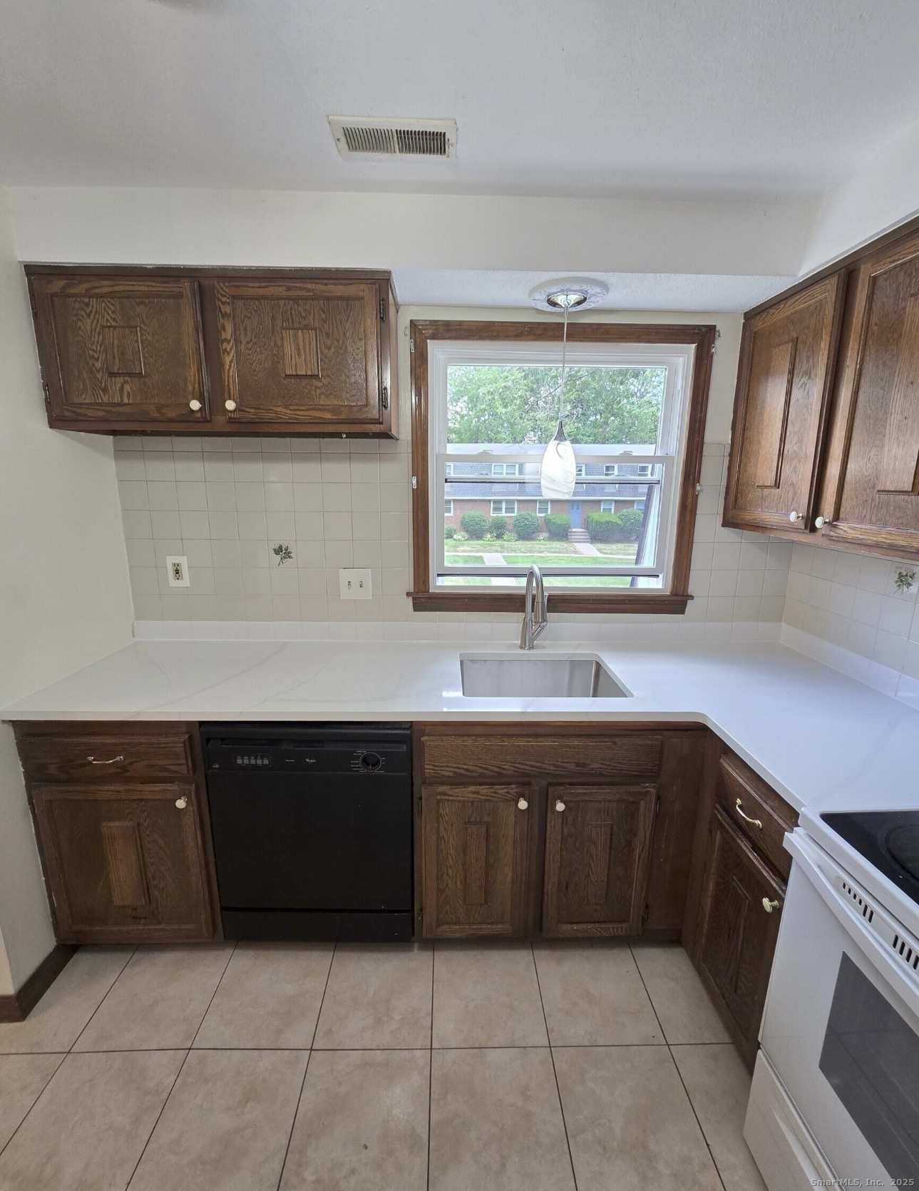 338 Dunfey Lane, Unit D Windsor, CT 06095 - Photo 5 of 15