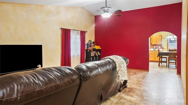 $355,000 | 925 South 11th Avenue, Othello, WA 99344