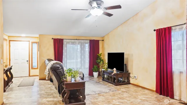 $355,000 | 925 South 11th Avenue, Othello, WA 99344