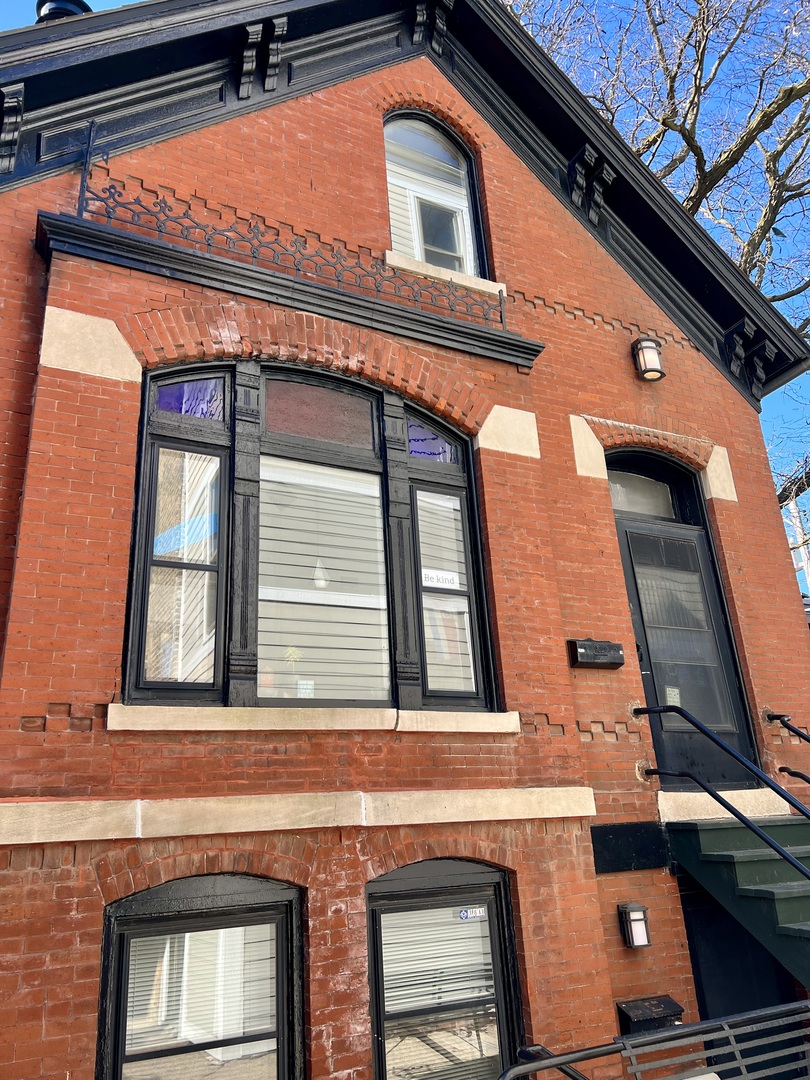 2022 North Seminary Ave Unit 1R  