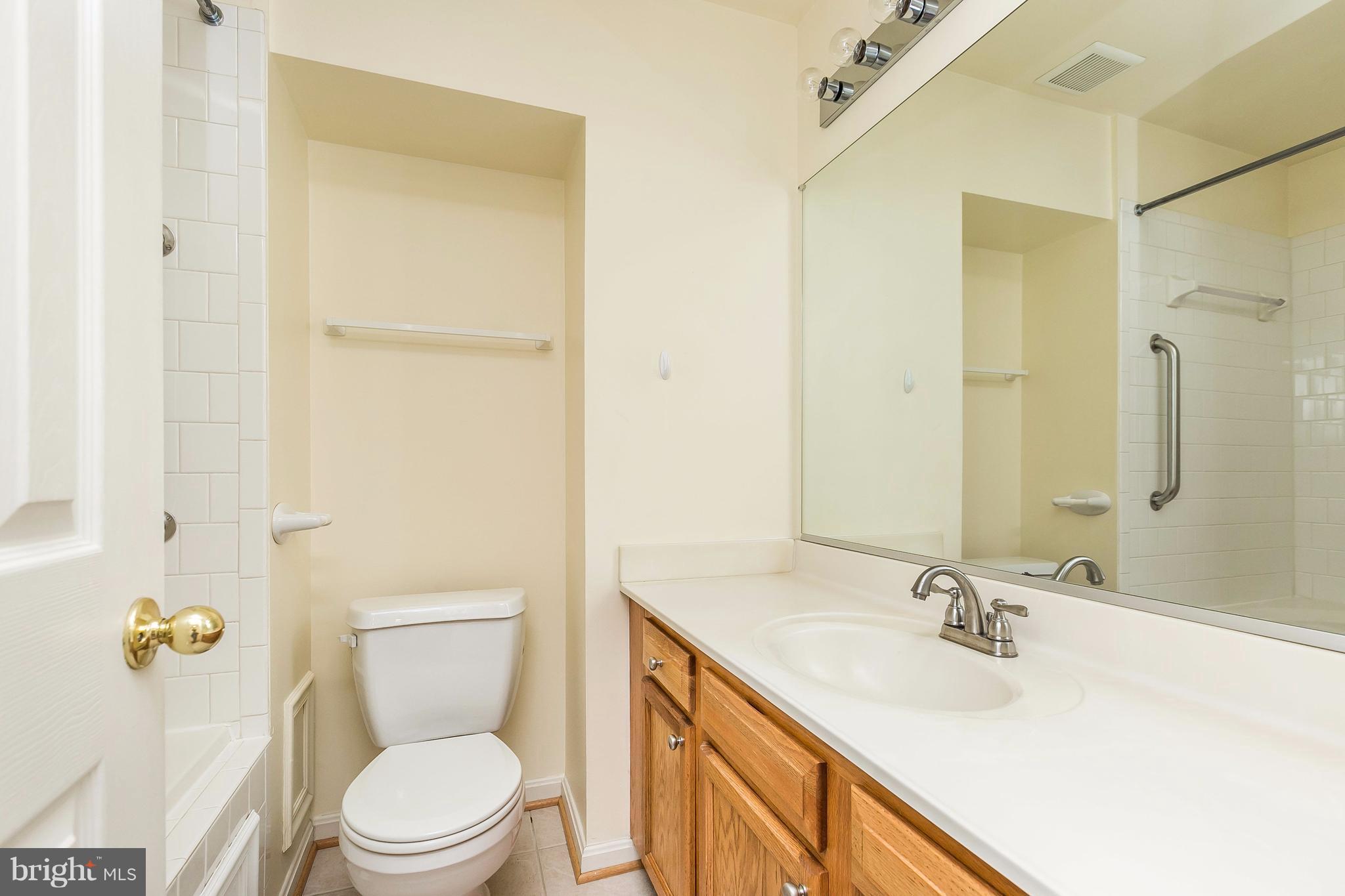 9666 Guilford Road, Unit 9 Columbia, MD 21046 - Photo 20 of 24 Bath (Master)