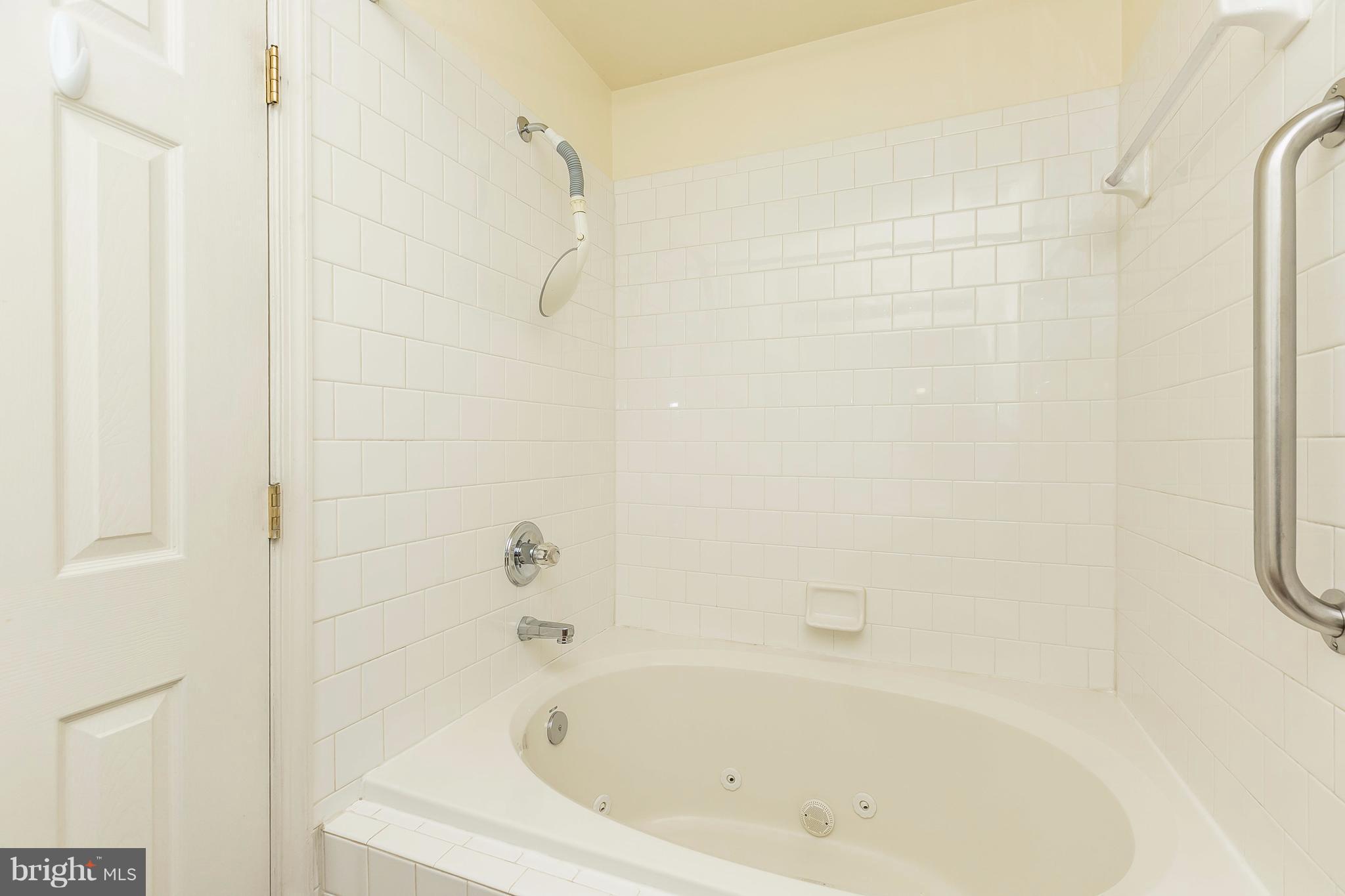 9666 Guilford Road, Unit 9 Columbia, MD 21046 - Photo 21 of 24 Bath (Master)