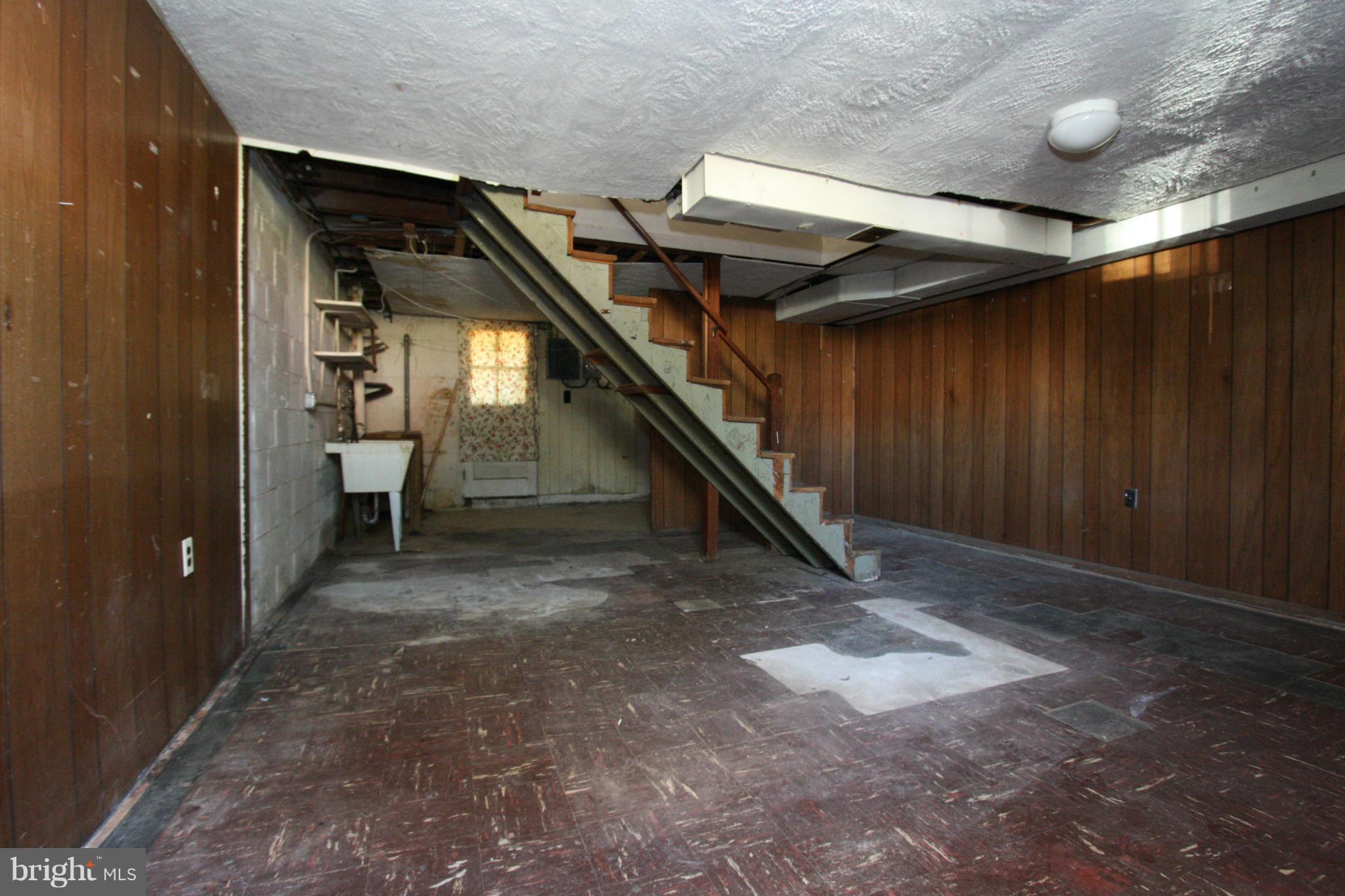 4407 Cedar Garden Road Baltimore, MD 21229 - Photo 20 of 30 a view of entryway
