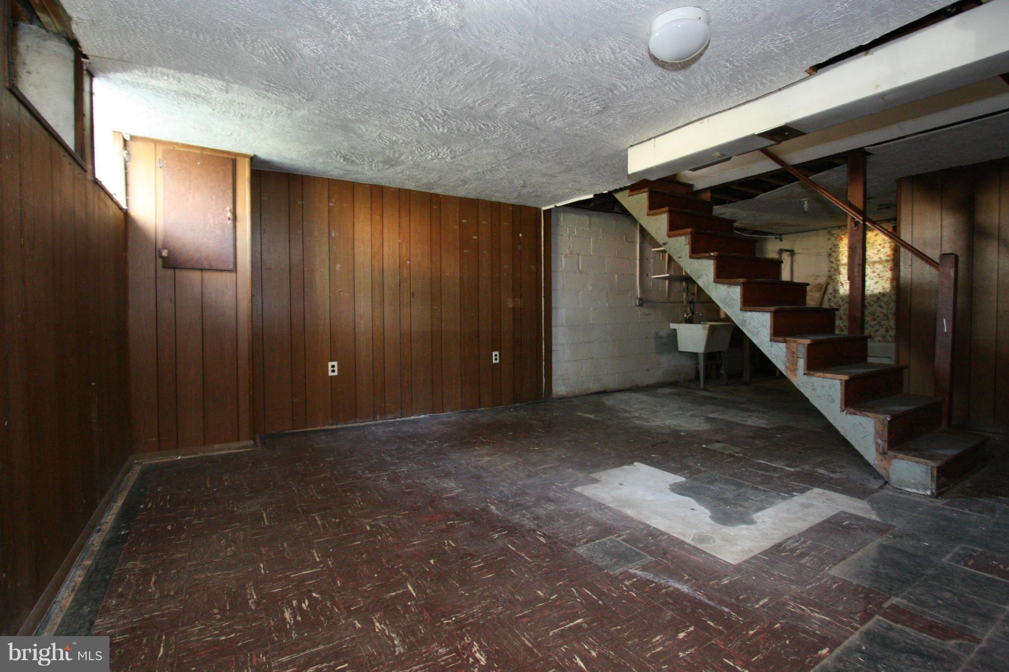 4407 Cedar Garden Road Baltimore, MD 21229 - Photo 23 of 30 a view of entryway
