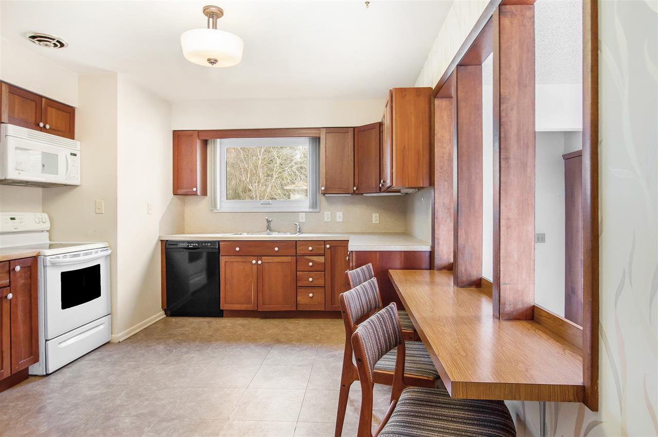 1218 Anderson Road Traverse City, MI 49686 - Photo 12 of 30 1885656-11.JPG