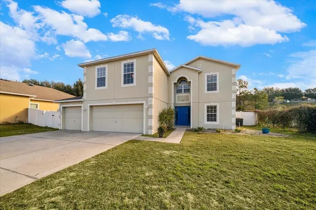 a view of a house with a yard