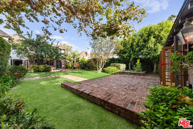 a view of outdoor space