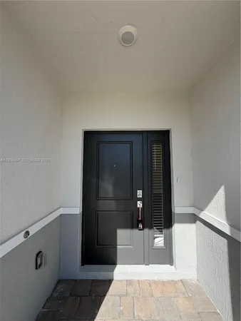 a room with closet and mirrors