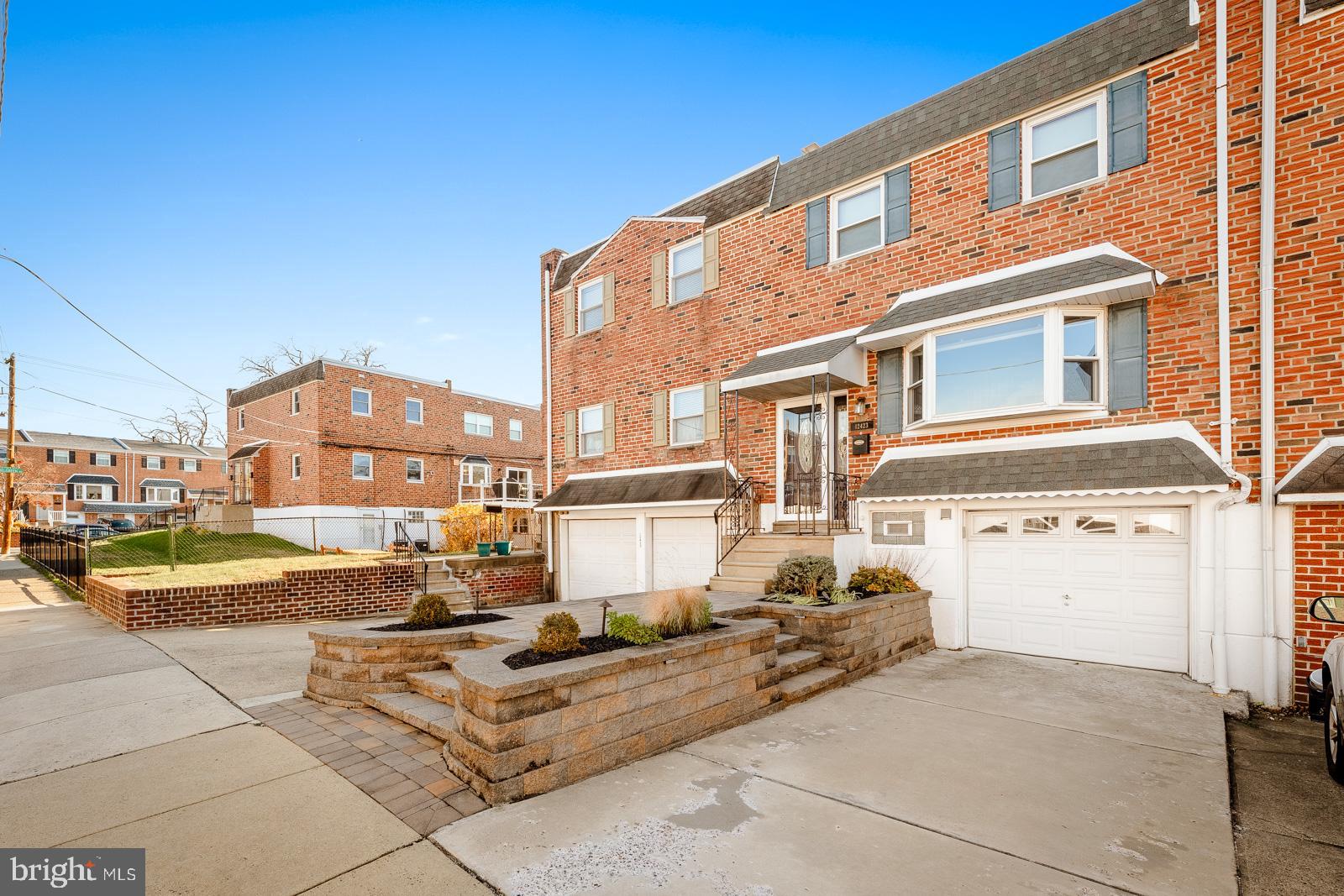 12423 Rambler Road Philadelphia, PA 19154 - Photo 2 of 46 a view of a patio with a table and chairs