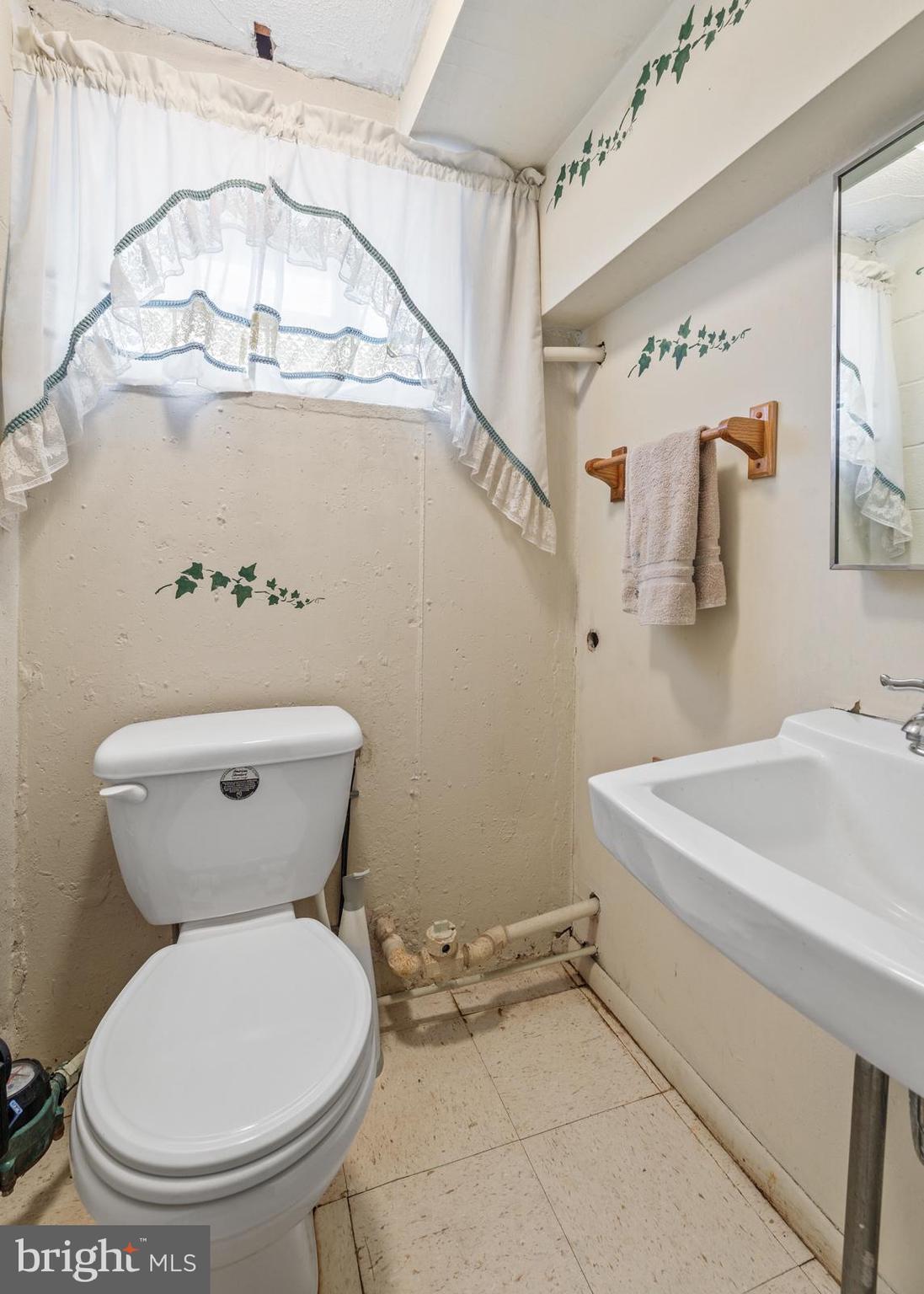 12423 Rambler Road Philadelphia, PA 19154 - Photo 33 of 46 a bathroom with a toilet sink and mirror