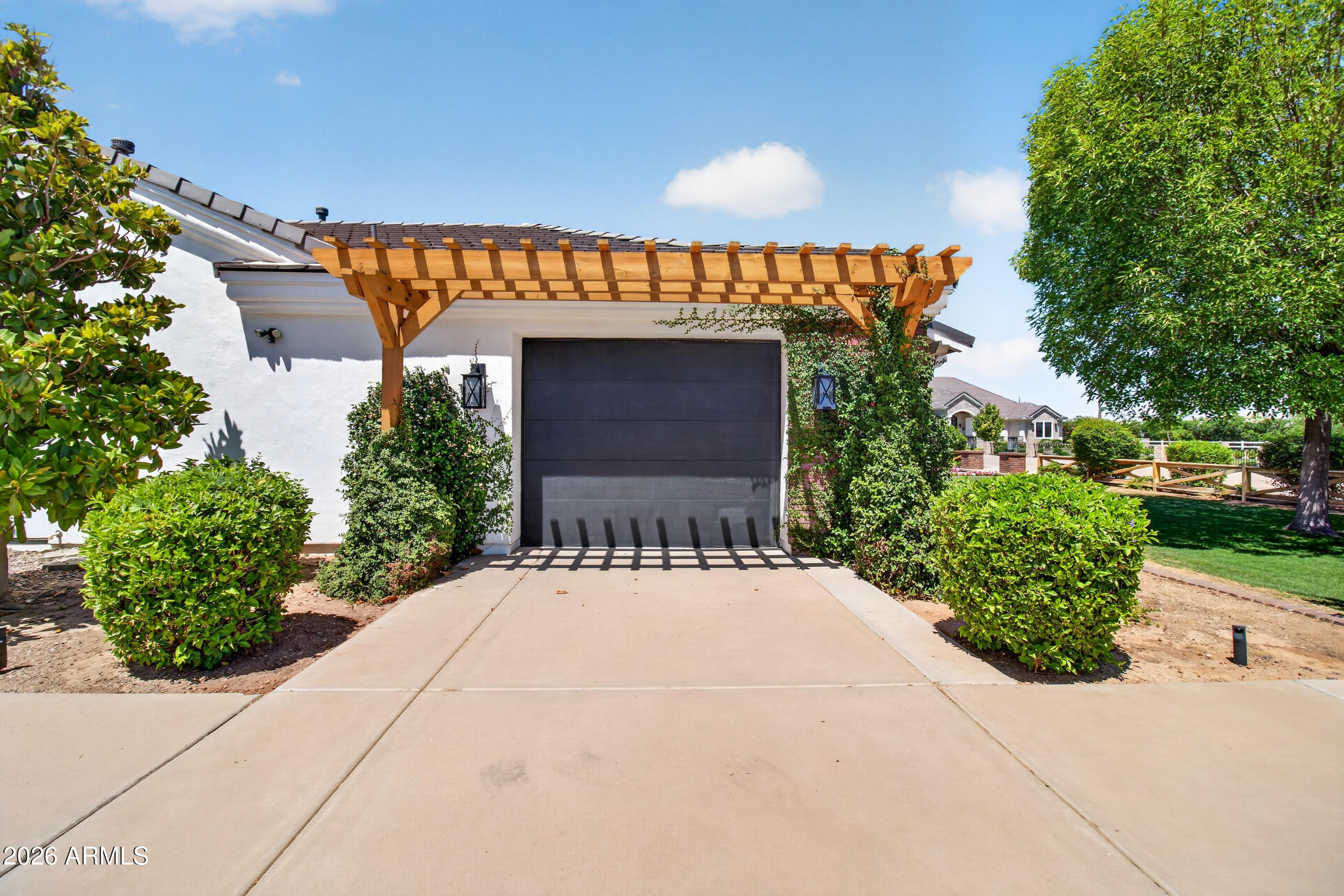 2677 East Queen Creek Road Gilbert, AZ 85297 - Photo 11 of 128 Garage 1 4