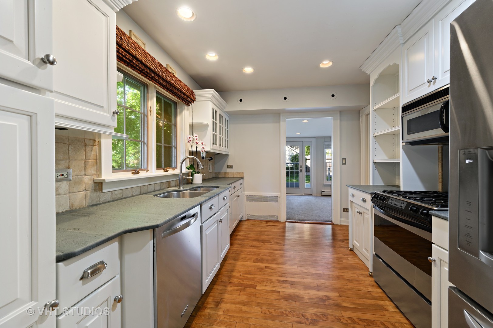 1423 Tower Road Winnetka, IL 60093 - Photo 9 of 38
