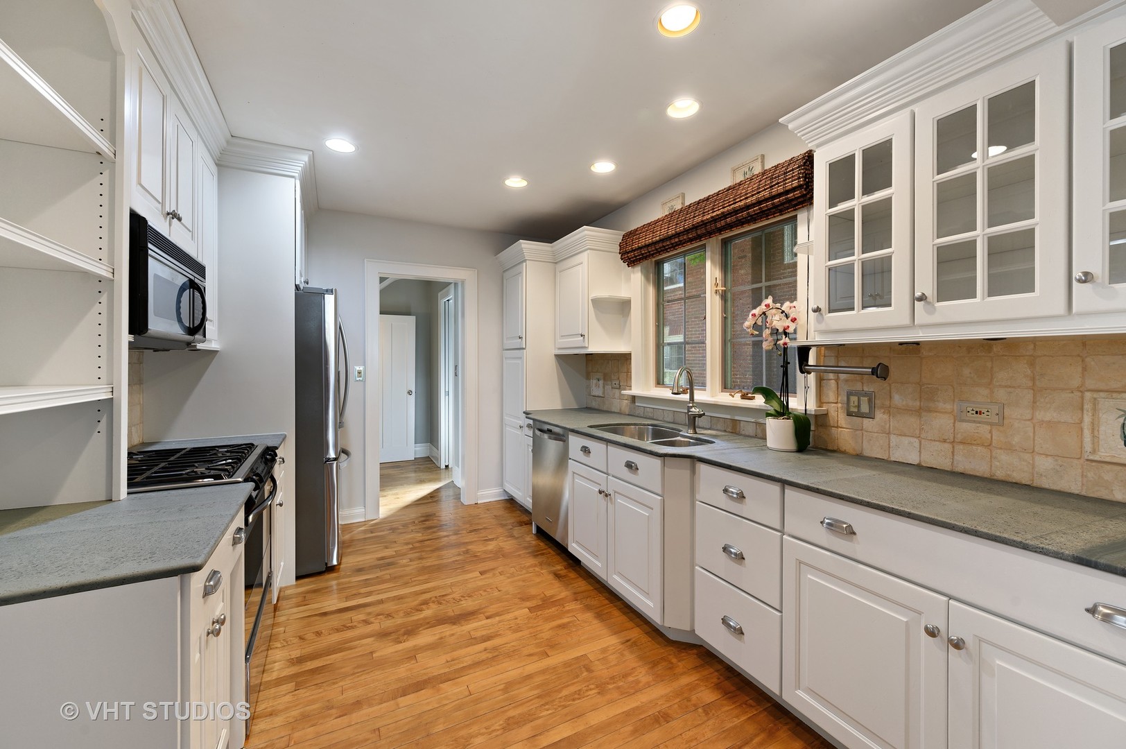 1423 Tower Road Winnetka, IL 60093 - Photo 10 of 38