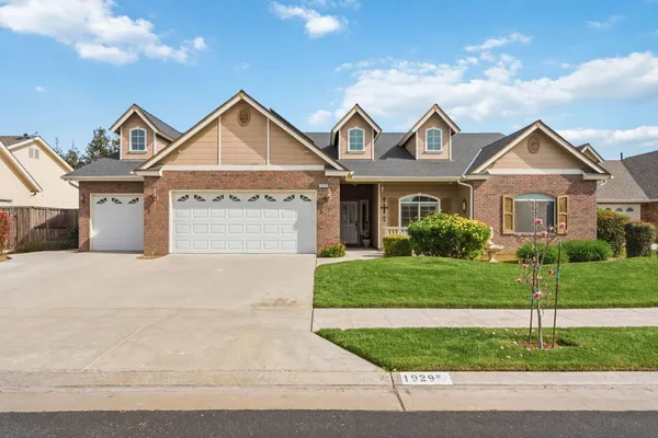 $715,000 | 1929 North Harvard Avenue, Clovis, CA 93619
