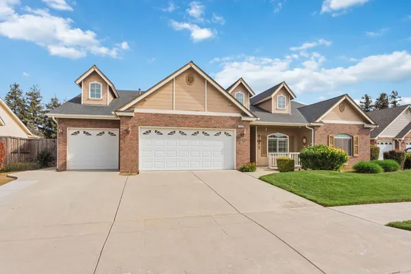 $715,000 | 1929 North Harvard Avenue, Clovis, CA 93619