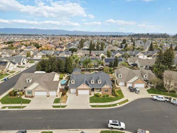 $715,000 | 1929 North Harvard Avenue, Clovis, CA 93619