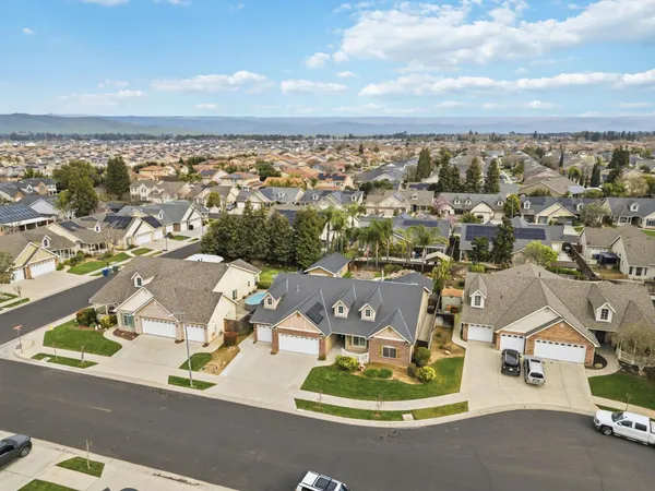 $715,000 | 1929 North Harvard Avenue, Clovis, CA 93619