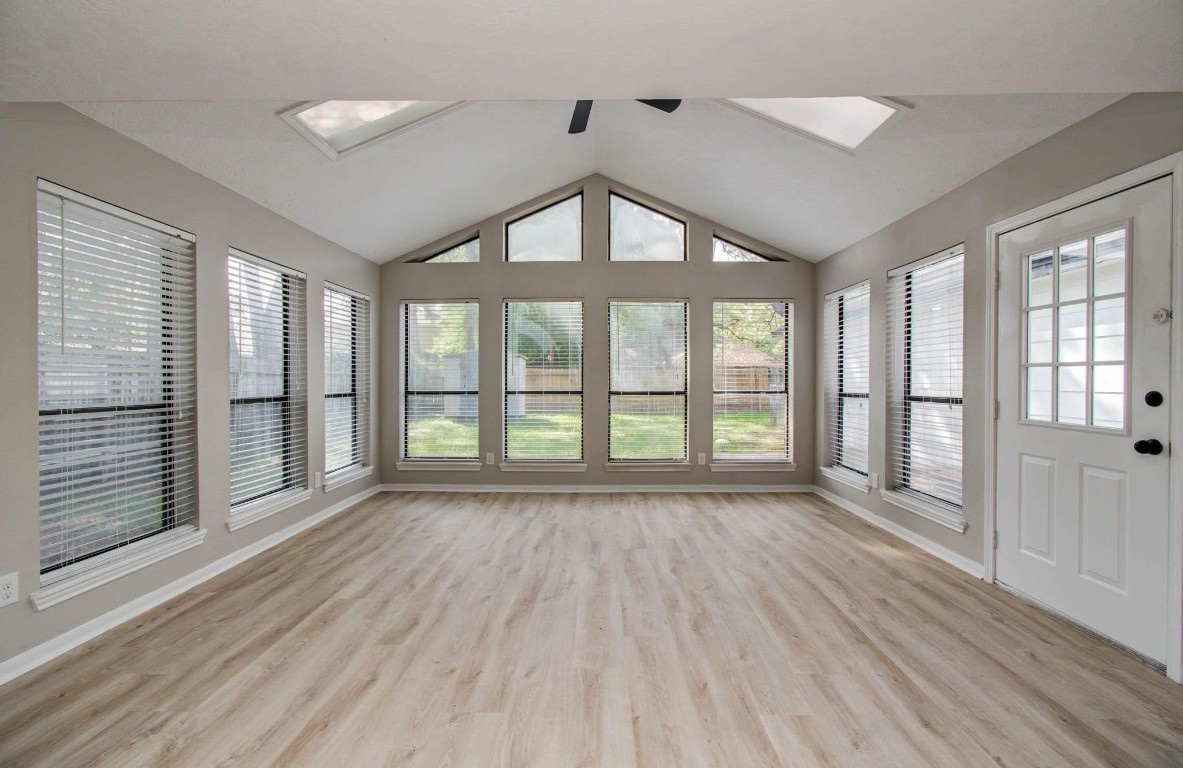 4735 Theall Road Houston, TX 77066 - Photo 17 of 38