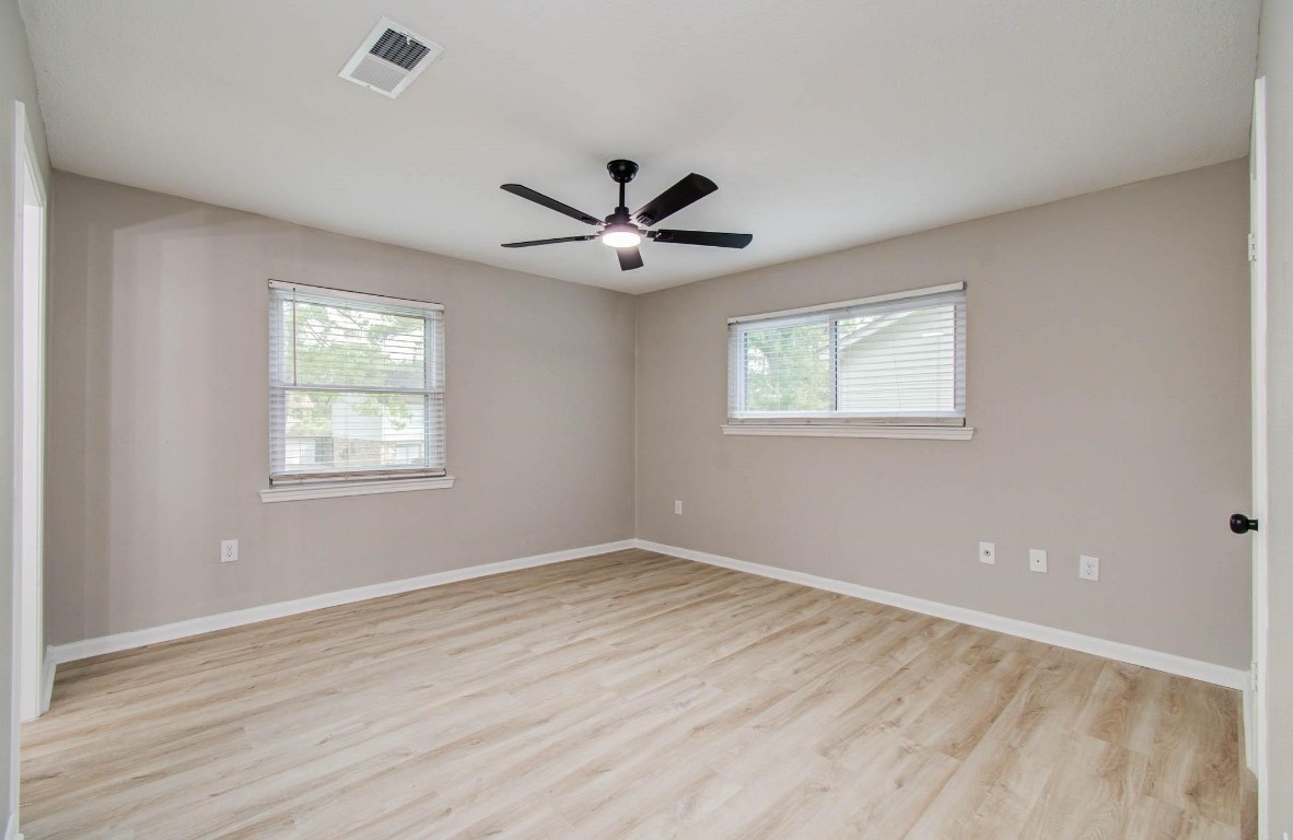 4735 Theall Road Houston, TX 77066 - Photo 29 of 38