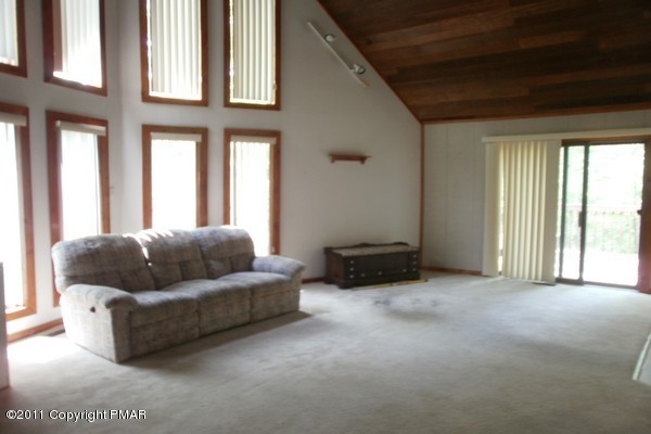 224 Rocky Road Cresco, PA 18326 - Photo 3 of 10 lvgroom
