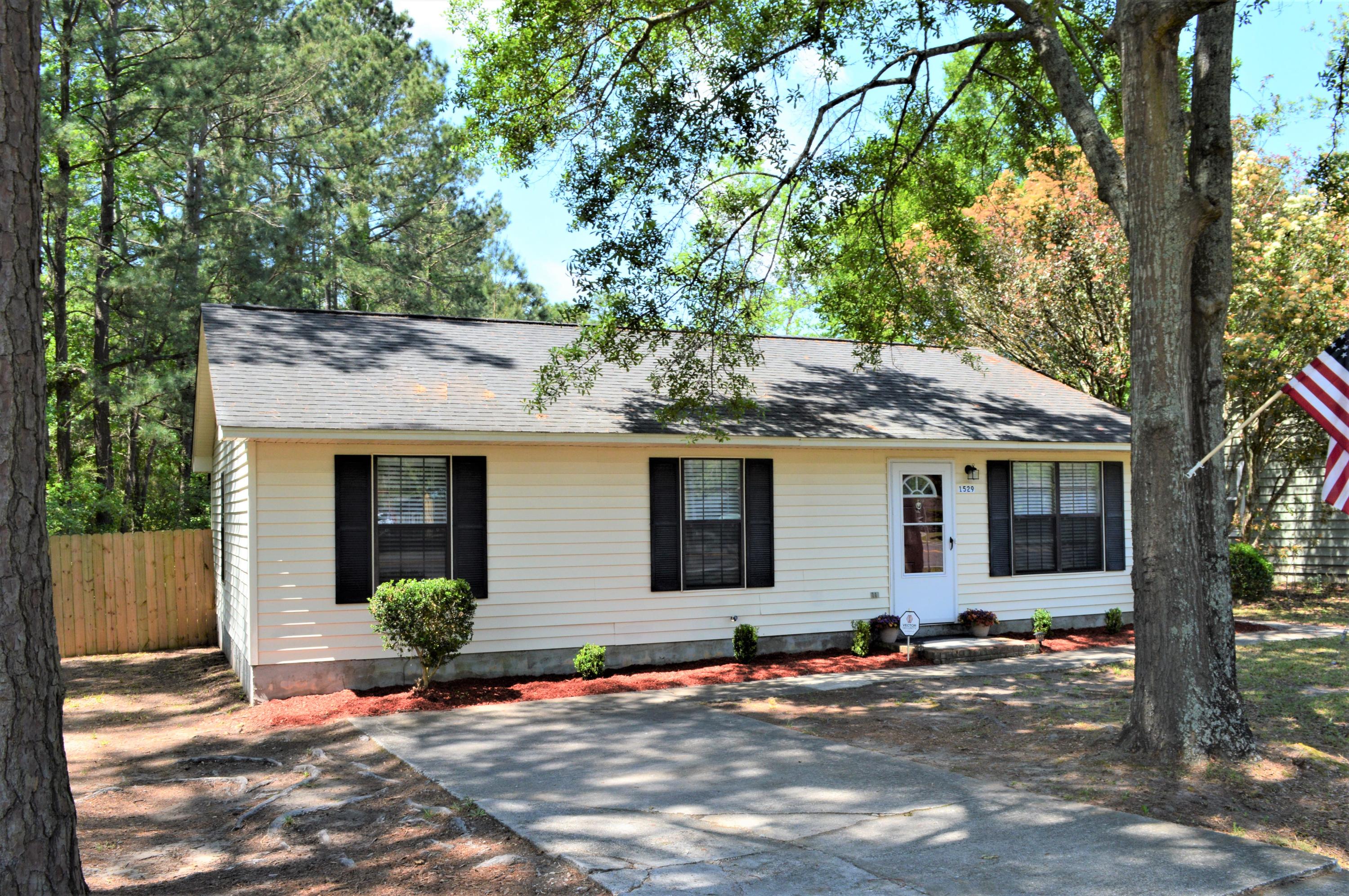 1529 Royle Road Summerville, SC 29486 - Photo 1 of 21 DSC_1486