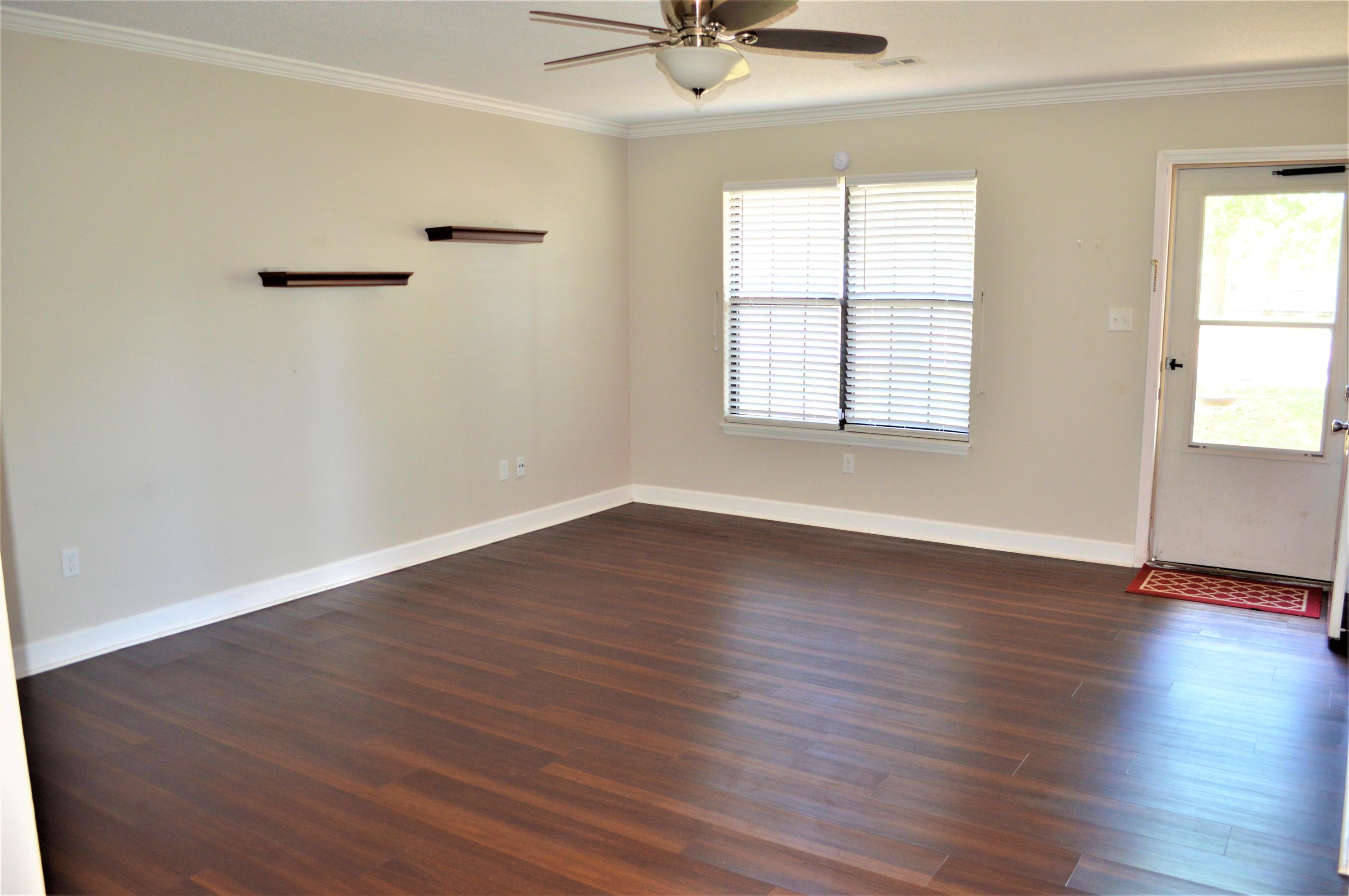 1529 Royle Road Summerville, SC 29486 - Photo 4 of 21 DSC_1544
