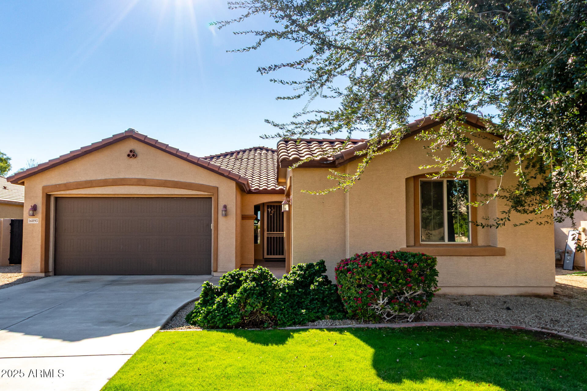 16093 West Almeria Road Goodyear, AZ 85395 - Photo 5 of 38 16093 W Almeria Rd