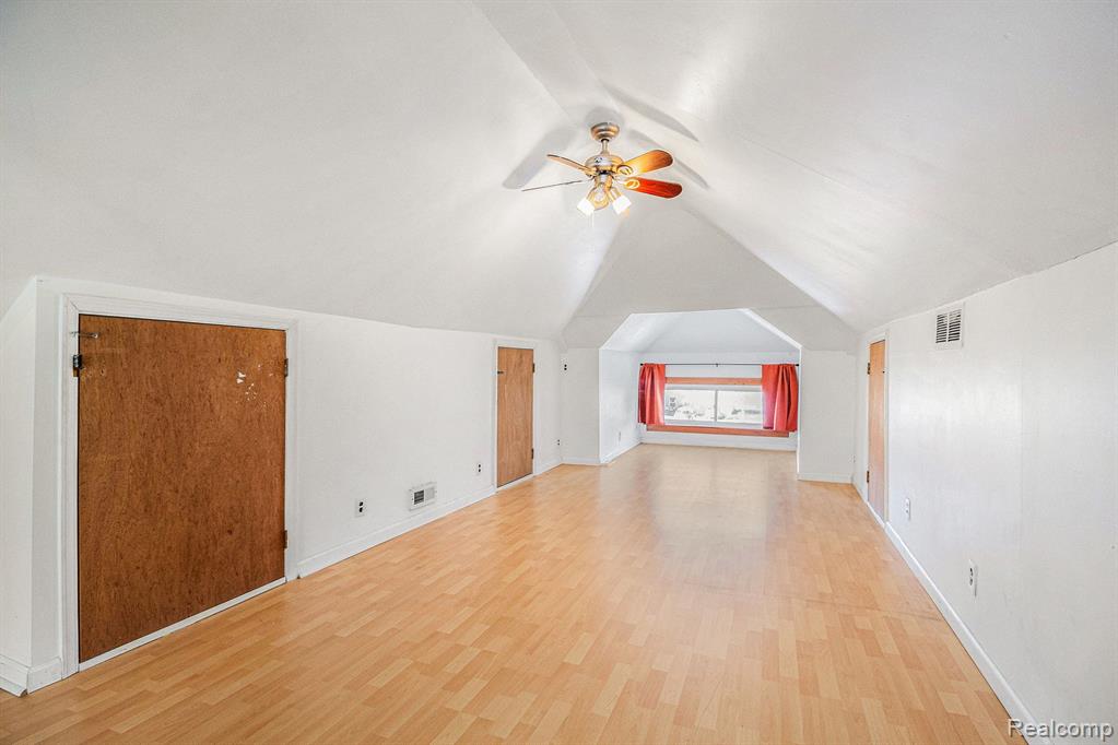 18608 Farmington Road Livonia, MI 48152 - Photo 14 of 27