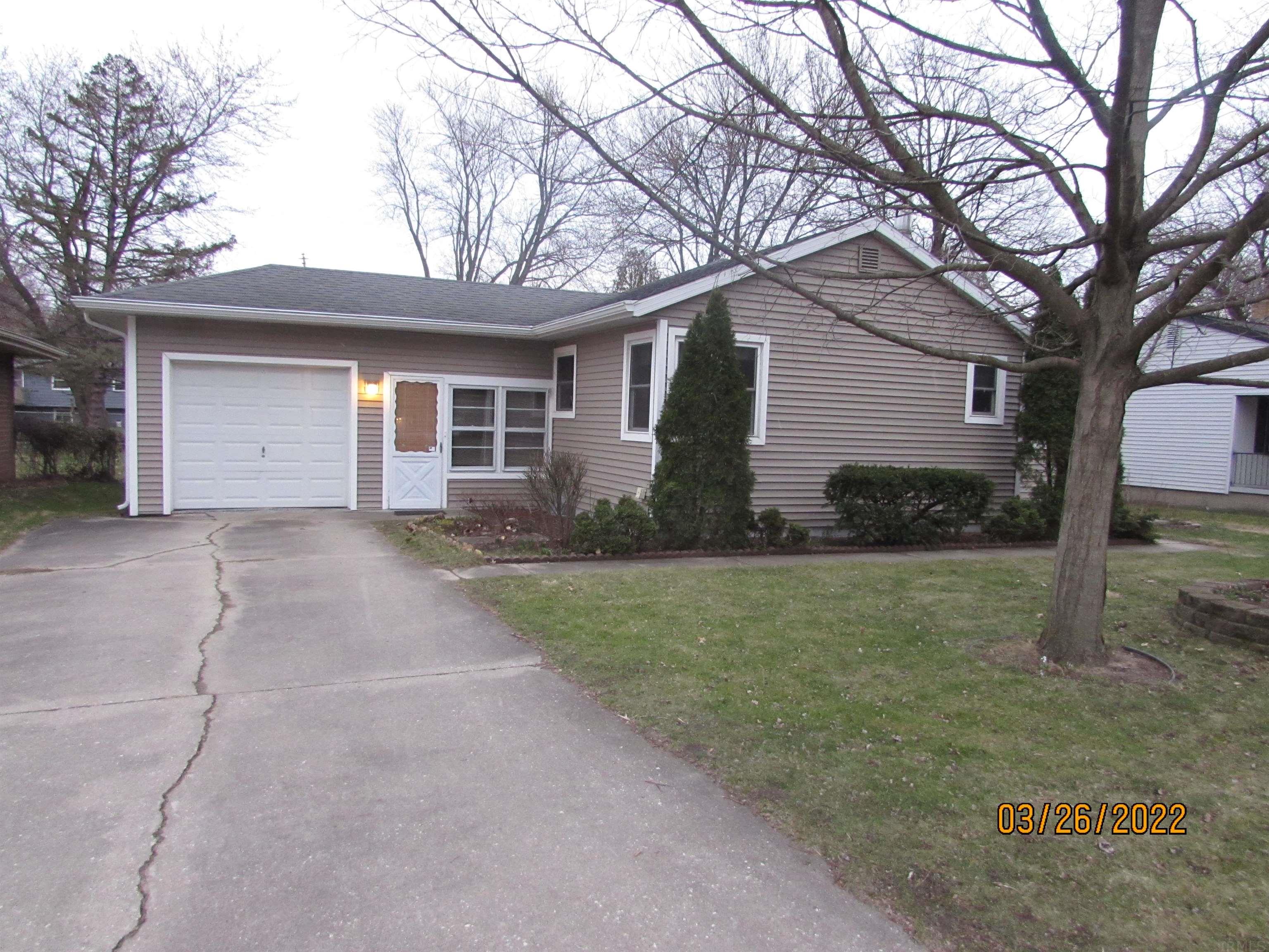108 North Riverside Boulevard Goshen, IN 46526 - Photo 3 of 22 Gallery Image 3