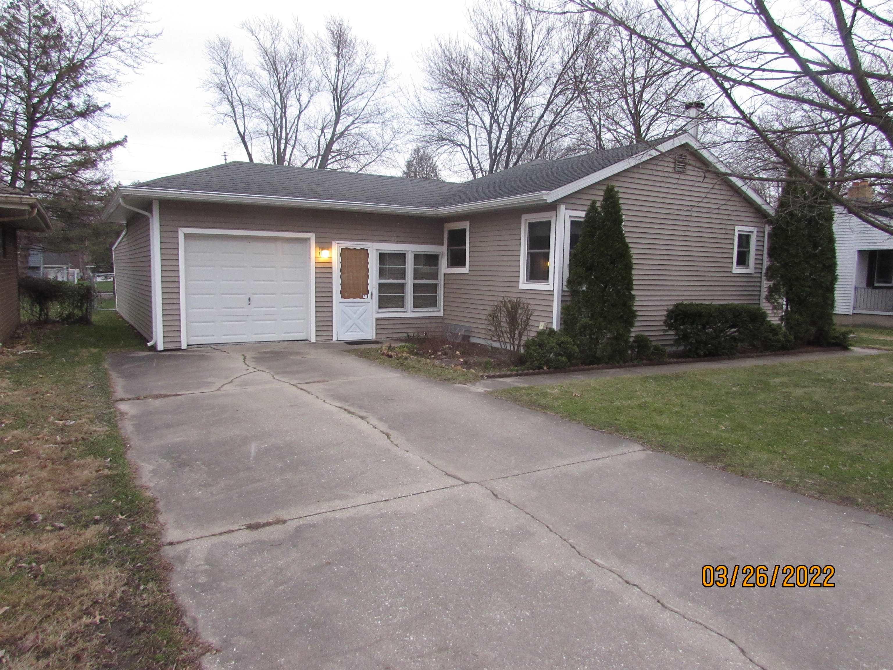 108 North Riverside Boulevard Goshen, IN 46526 - Photo 4 of 22 Gallery Image 4