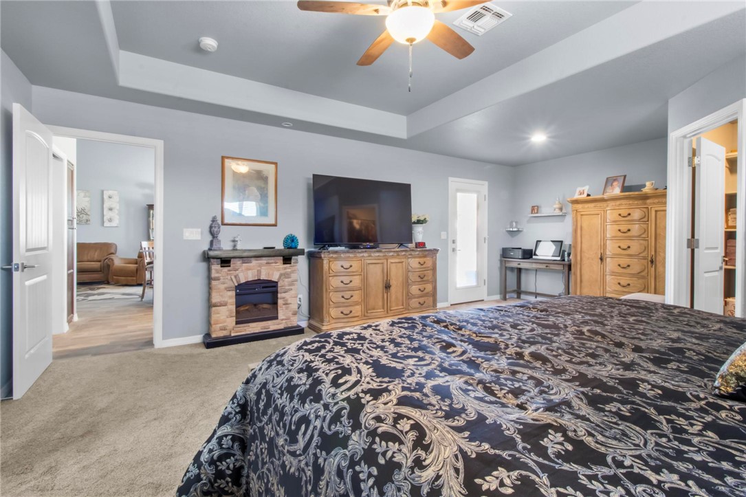 3897 Easy Street Kingman, AZ 86409 - Photo 18 of 53 a large bedroom with a bed and a flat screen tv
