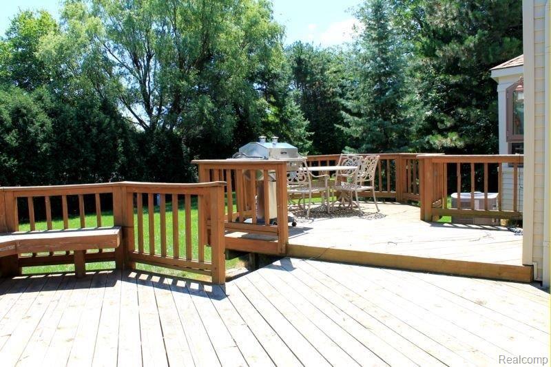 24316 Jamestowne Road Novi, MI 48375 - Photo 13 of 16 Deck 1
