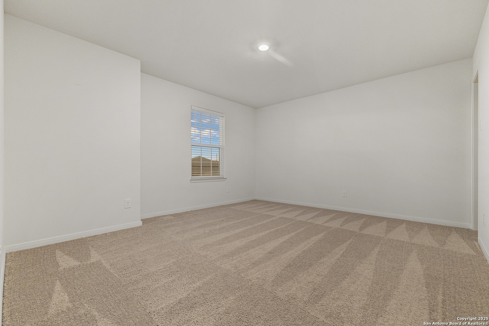 15102 Jetfire Von Ormy, TX 78073 - Photo 29 of 37 an empty room with windows