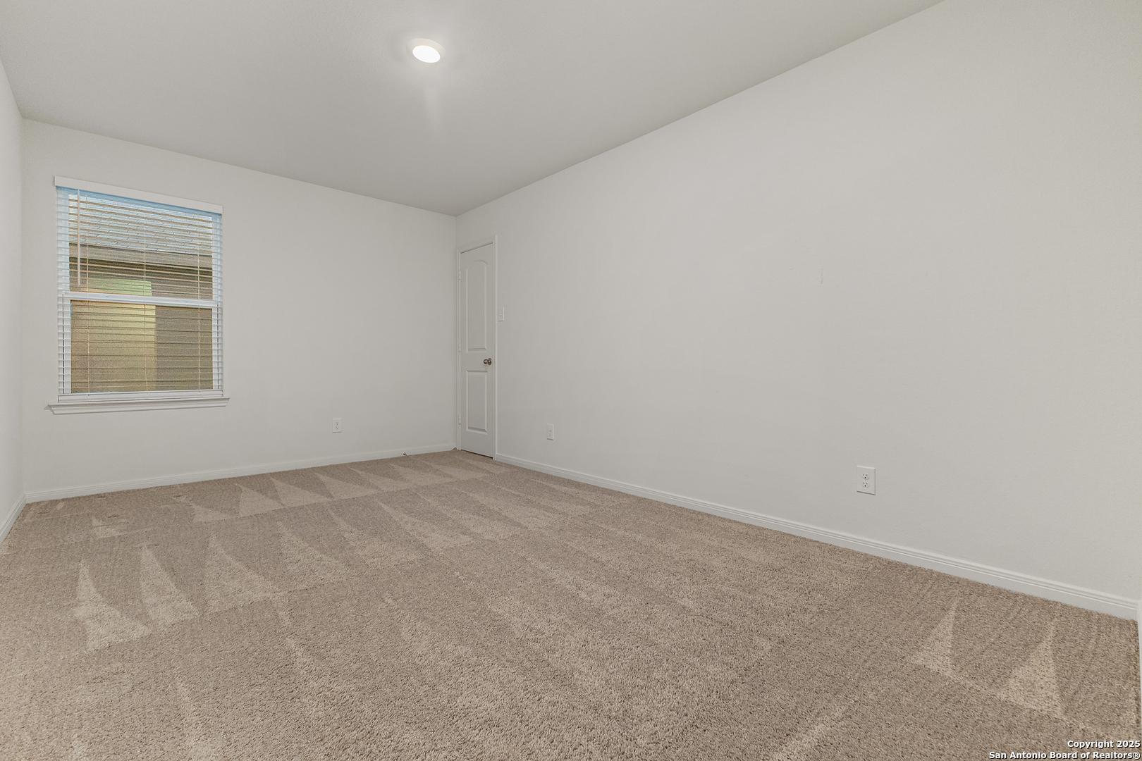 15102 Jetfire Von Ormy, TX 78073 - Photo 30 of 37 an empty room with a window