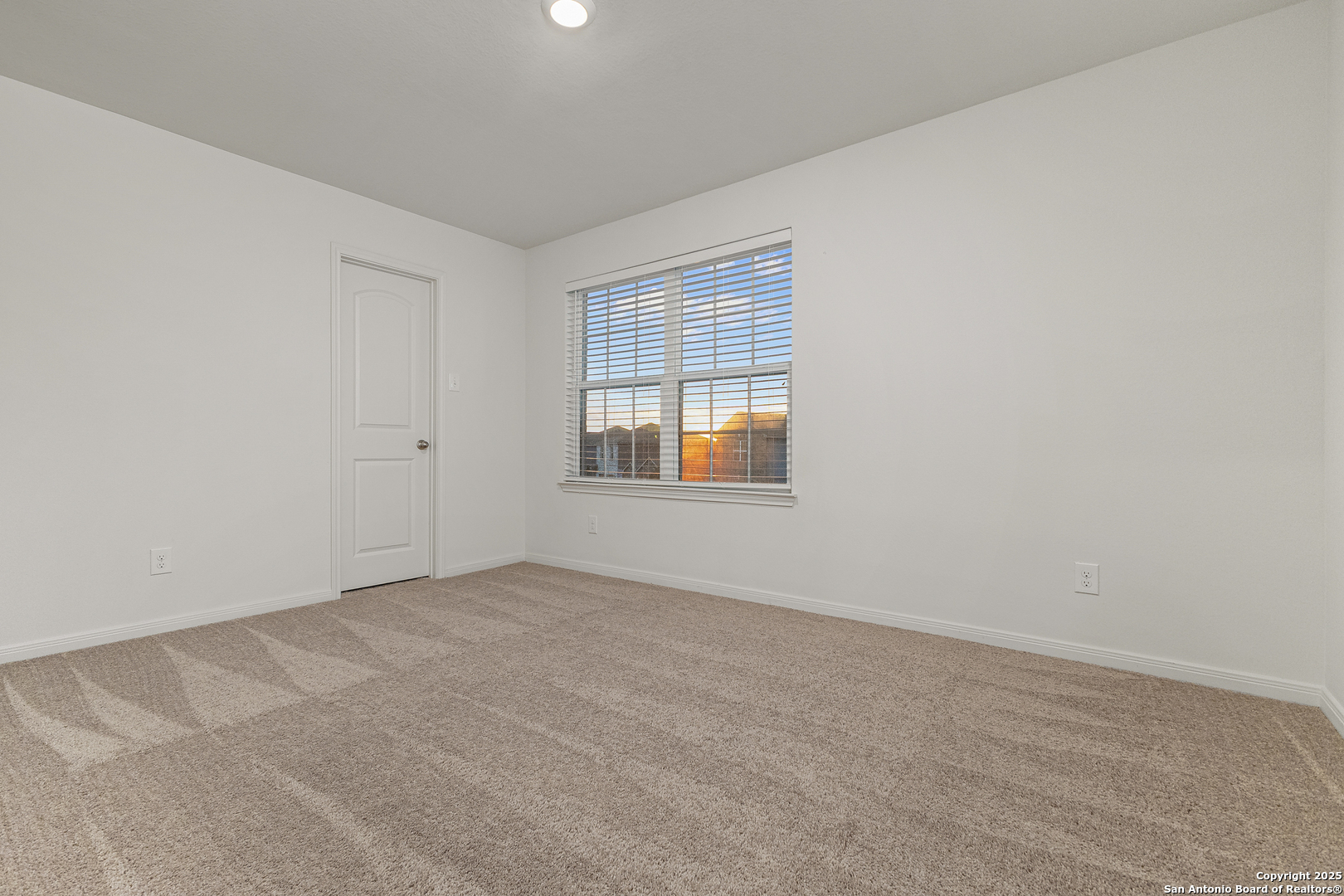 15102 Jetfire Von Ormy, TX 78073 - Photo 31 of 37 an empty room with windows