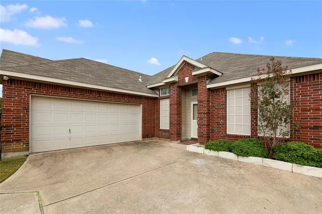 $2,350 | 4540 Bonnywood Drive, Mesquite, TX 75150