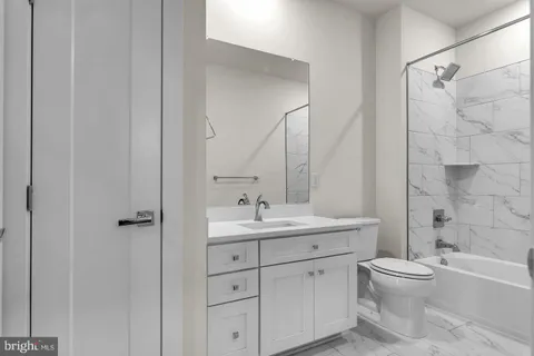 $3,950 | 1761 Old Meadow Road, Unit 413, McLean, VA 22102