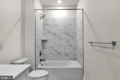 $3,950 | 1761 Old Meadow Road, Unit 413, McLean, VA 22102