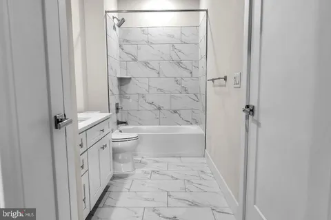 $3,950 | 1761 Old Meadow Road, Unit 413, McLean, VA 22102