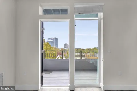 $3,950 | 1761 Old Meadow Road, Unit 413, McLean, VA 22102