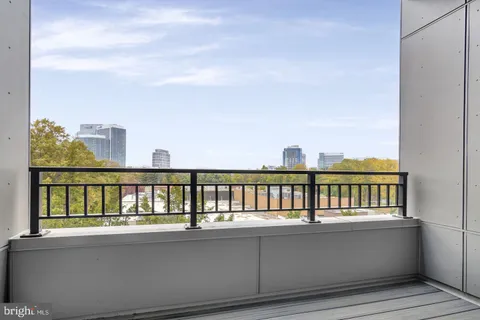 $3,950 | 1761 Old Meadow Road, Unit 413, McLean, VA 22102