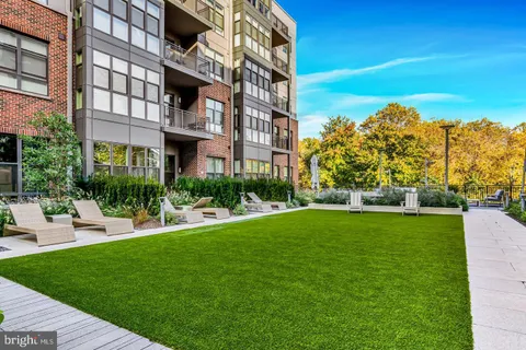 $3,950 | 1761 Old Meadow Road, Unit 413, McLean, VA 22102