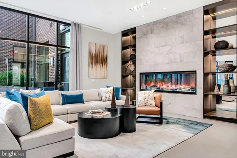 $3,950 | 1761 Old Meadow Road, Unit 413, McLean, VA 22102