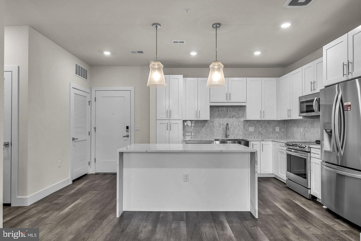 1761 Old Meadow Road, Unit 413 McLean, VA 22102 - Photo 3 of 31