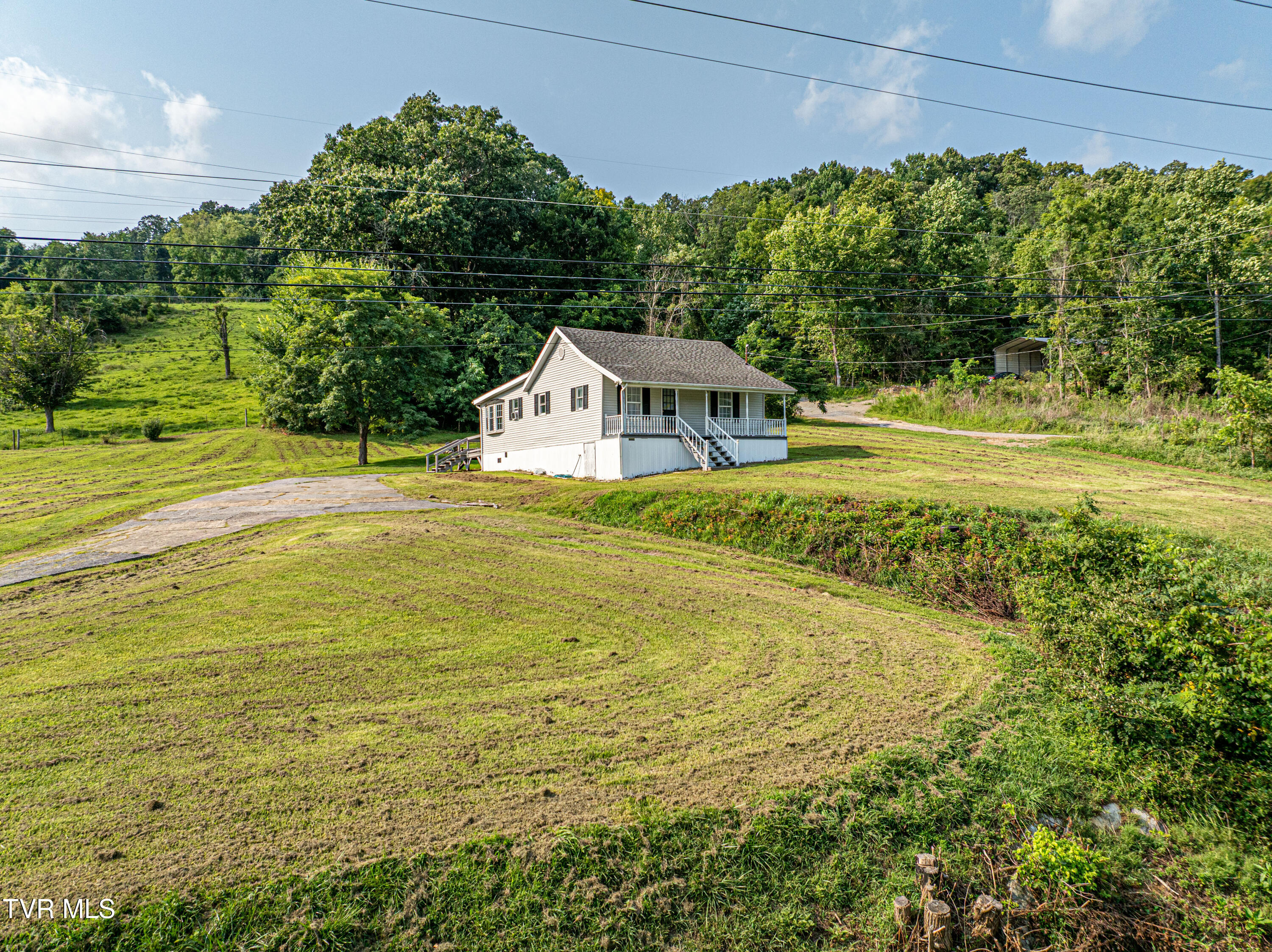 9025 Nininger Road Bristol, VA 24202 - Photo 1 of 46 9025 Nininger Rd