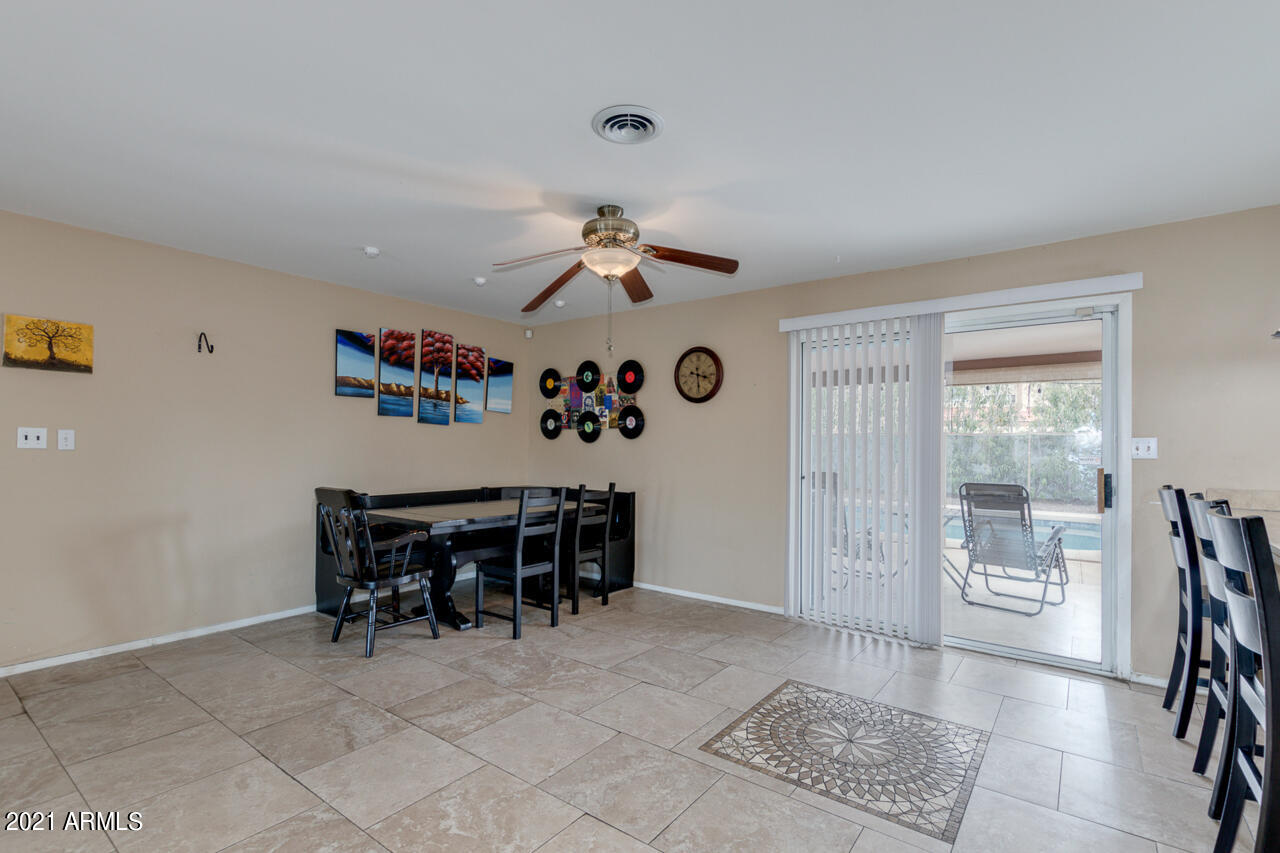 4215 West Dailey Street Phoenix, AZ 85053 - Photo 10 of 32 a view of a livingroom with furniture and window